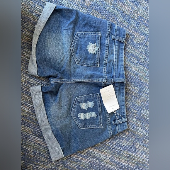 Ladies item - Picture 2 of 2